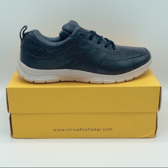 Strive Leather Sneakers NIB - Picture 8 of 14